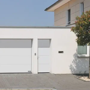 Porte de garage sectionnelle EUROPRO non motorisée M finition Woodgrain - blanc signalisation 9016 - 212.5 x 237.5 cm | Disponible dès maintenant